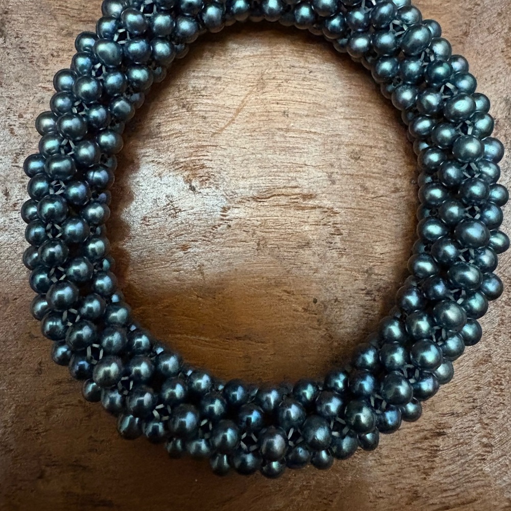 Black Pearl Beaded Bracelet